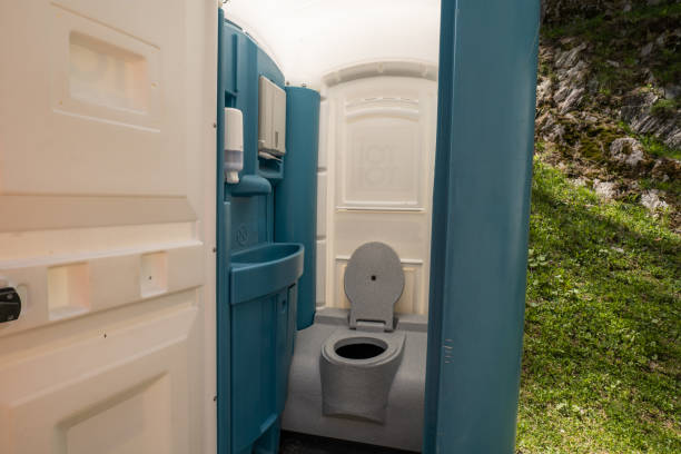 Best Portable toilet rental cost  in Topeka, KS